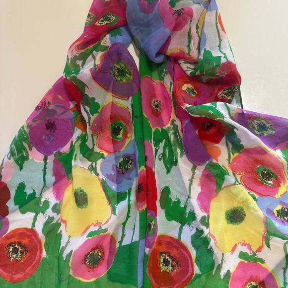 Beautiful KEN SCOTT Silk Scarf - Picture 3 of 4